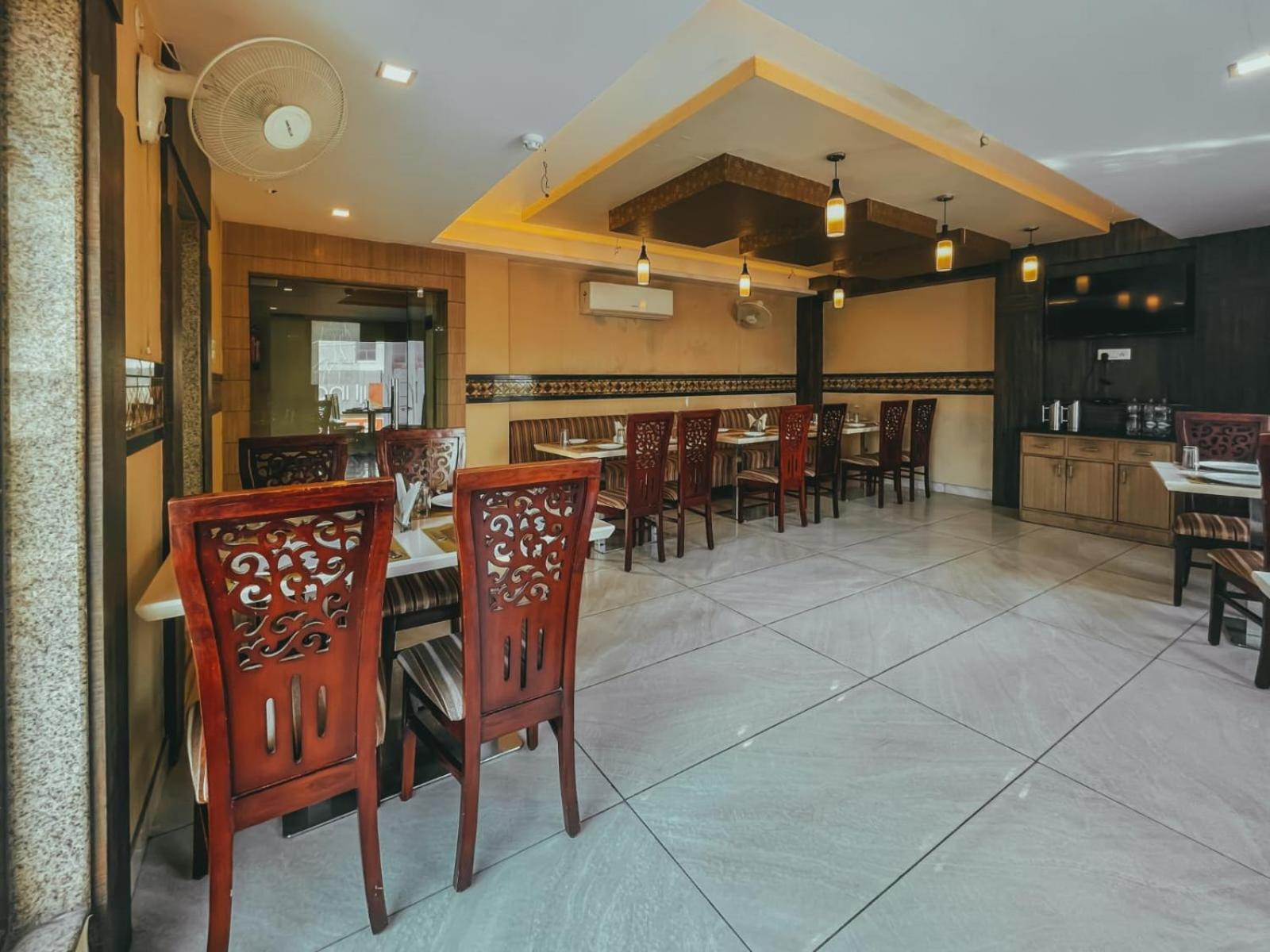 Hotel S L E Residency Varanasi Exterior photo