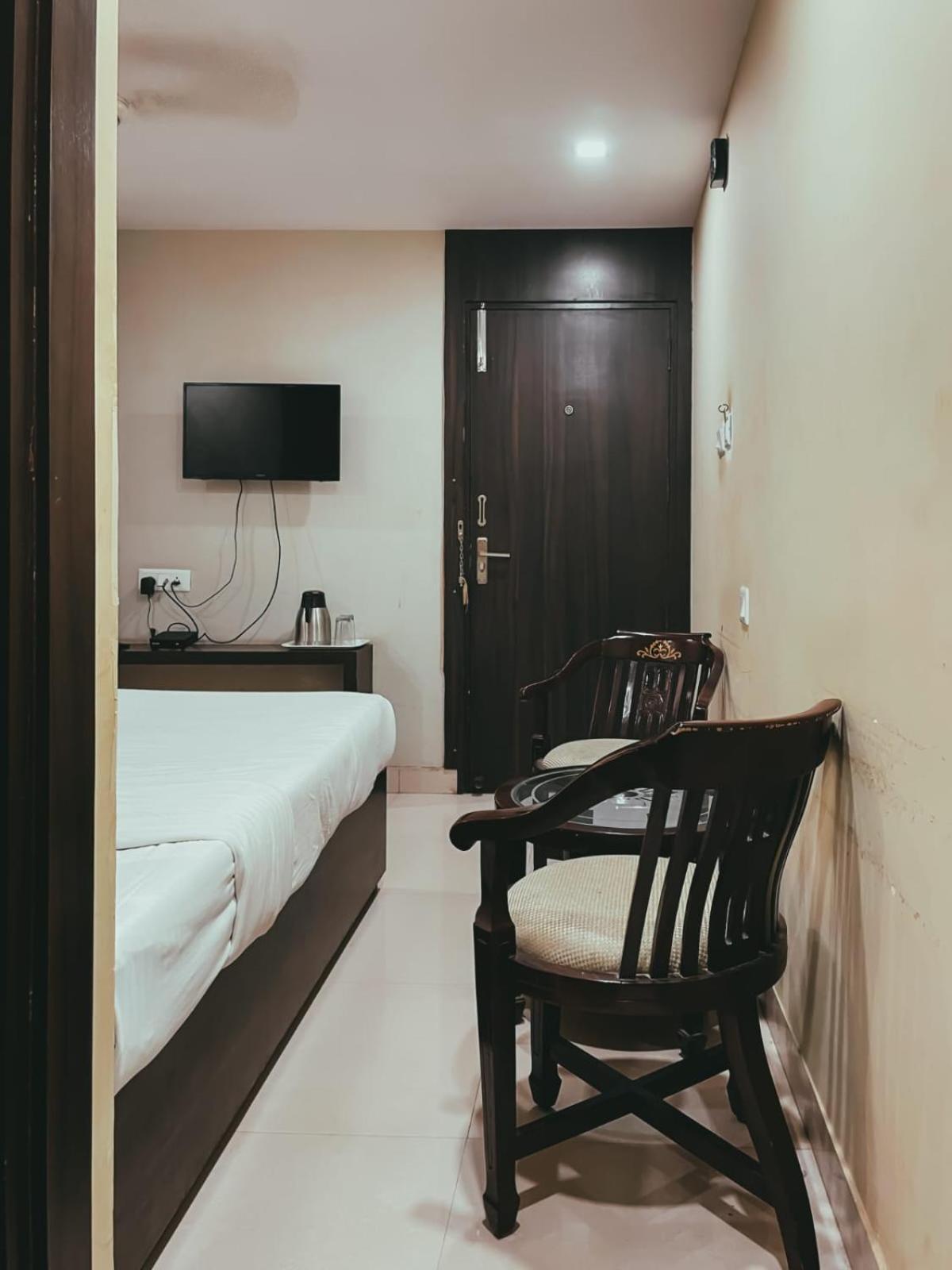 Hotel S L E Residency Varanasi Exterior photo