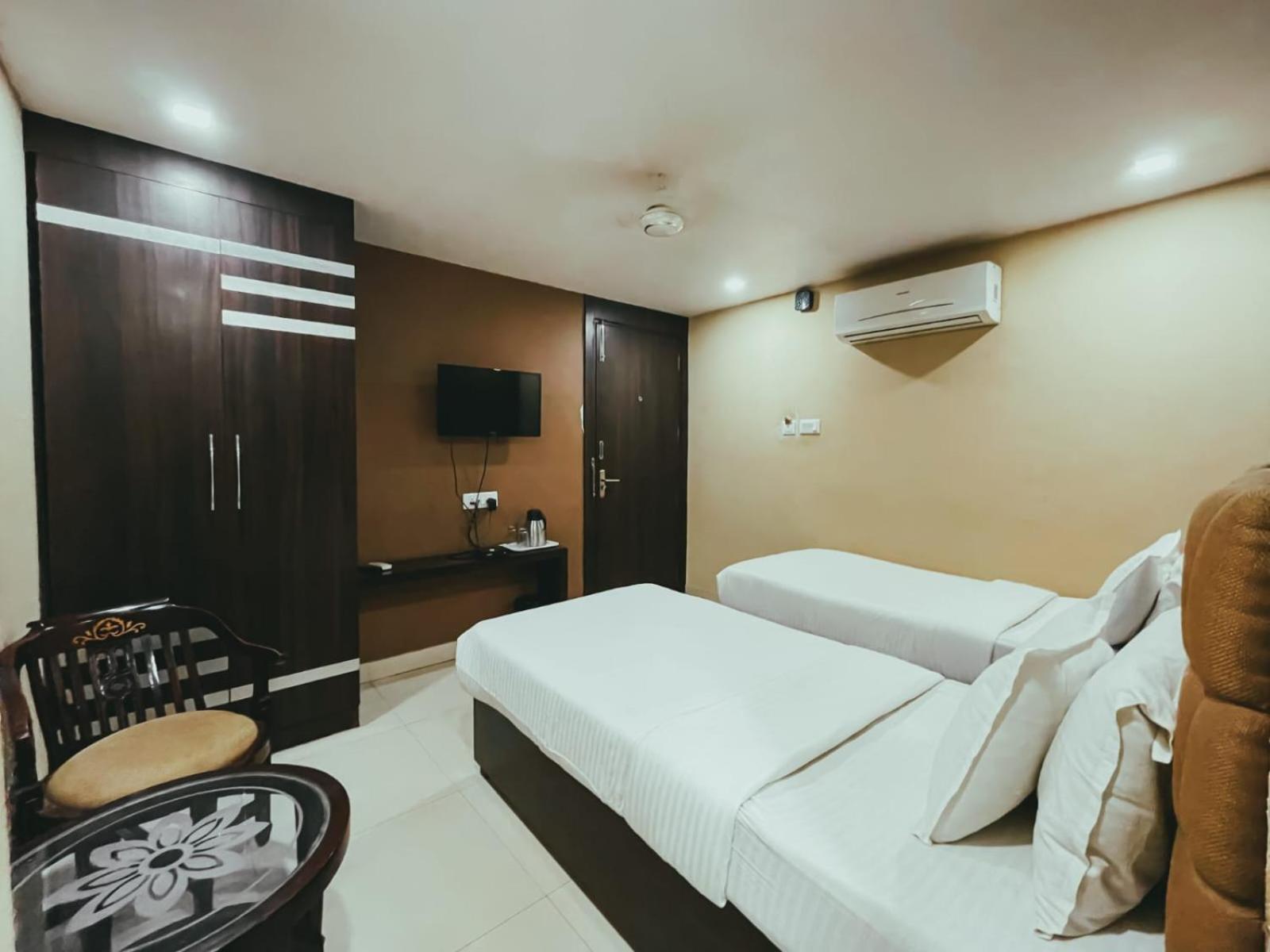 Hotel S L E Residency Varanasi Exterior photo