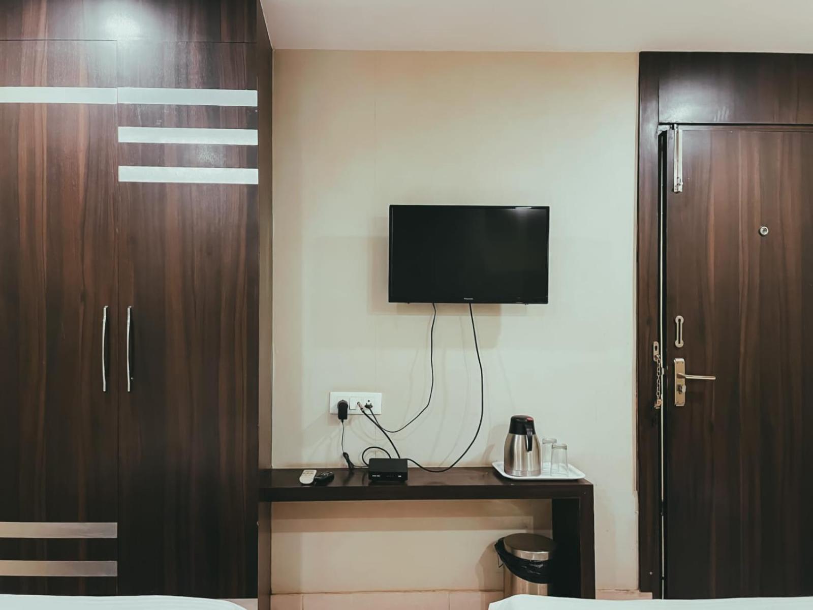 Hotel S L E Residency Varanasi Exterior photo