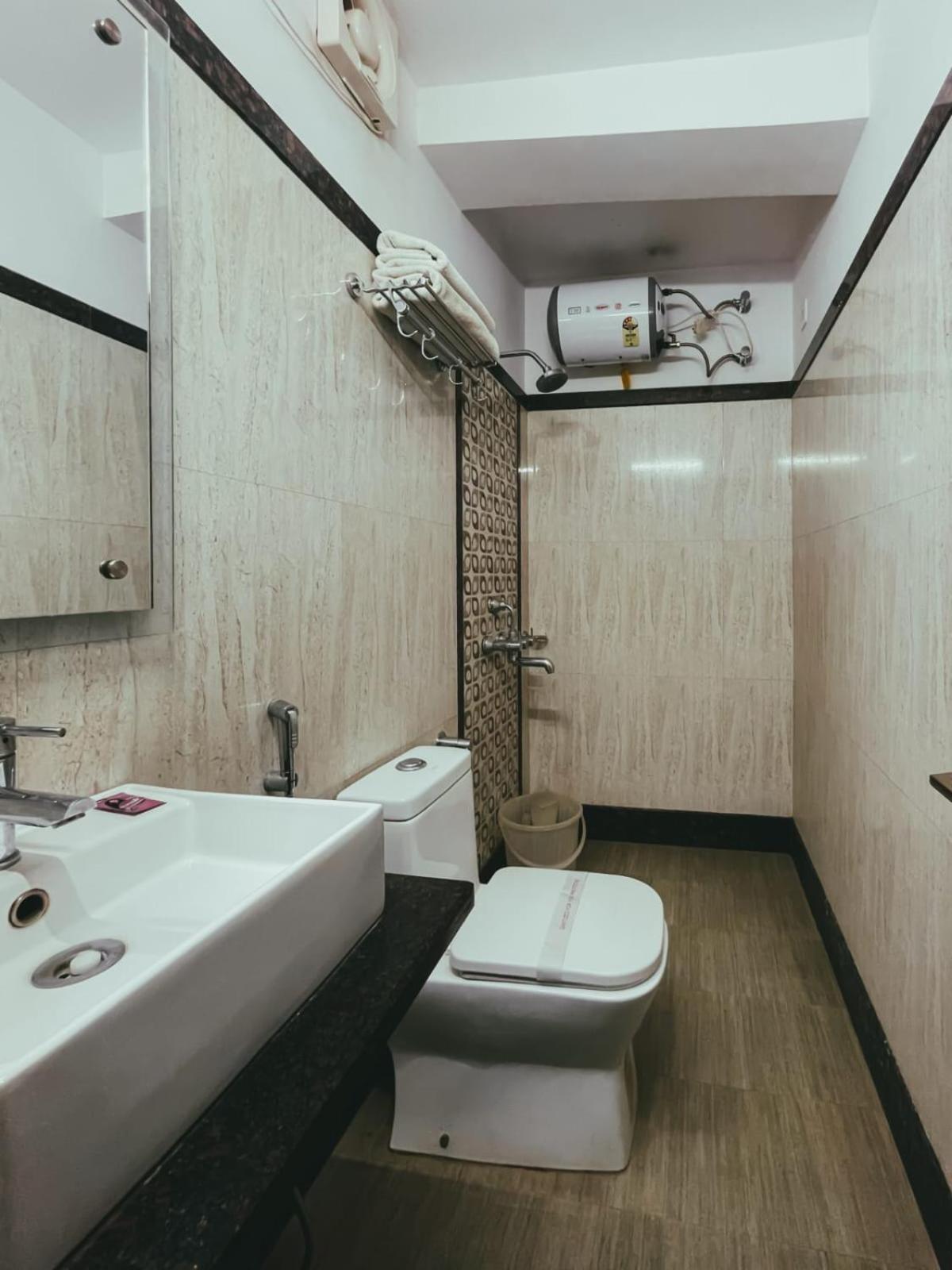 Hotel S L E Residency Varanasi Exterior photo