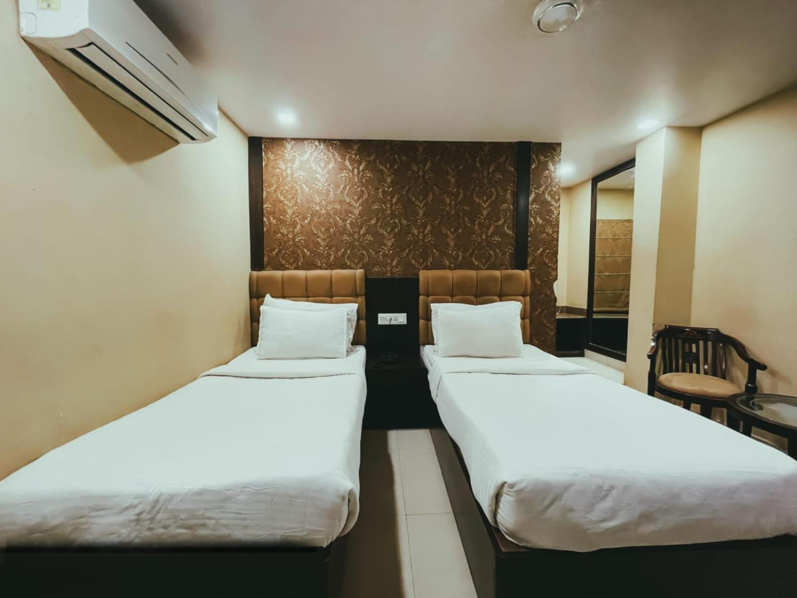 Hotel S L E Residency Varanasi Exterior photo