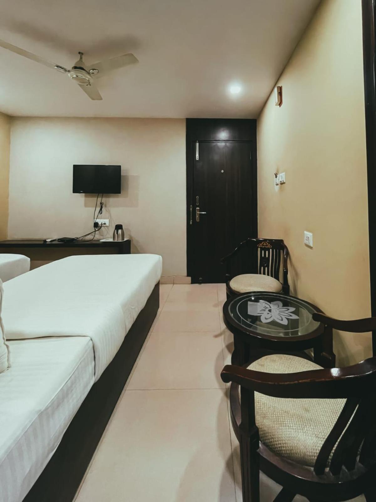 Hotel S L E Residency Varanasi Exterior photo