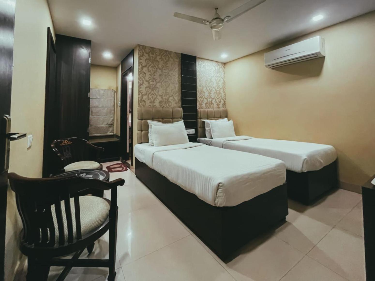 Hotel S L E Residency Varanasi Exterior photo